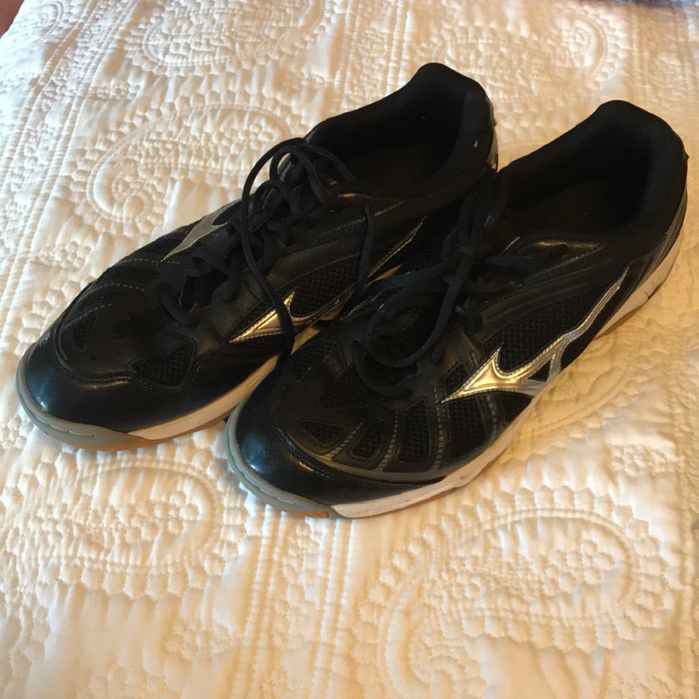 Mizuno volleyball shoes